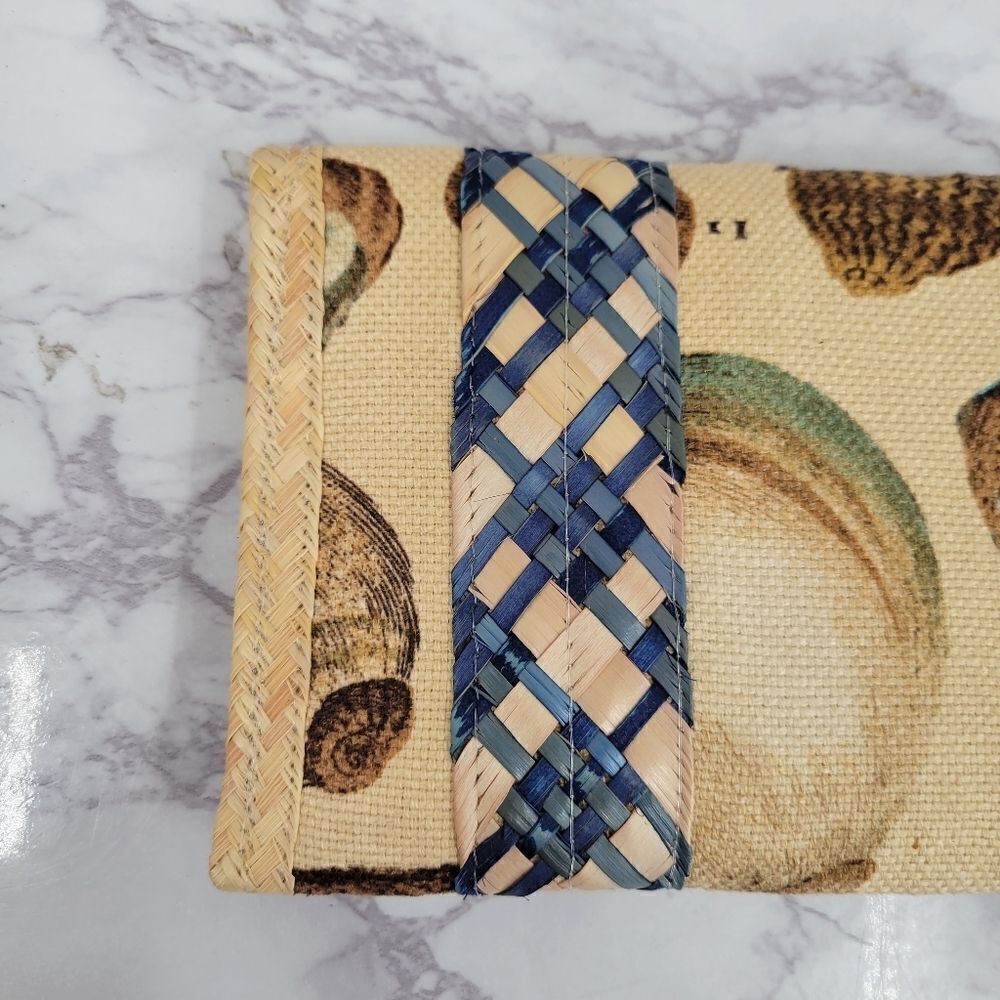 Bahamas Raffia or Jute Rattan Seashell Pattern Wristlet Wicker - Picture 7 of 10